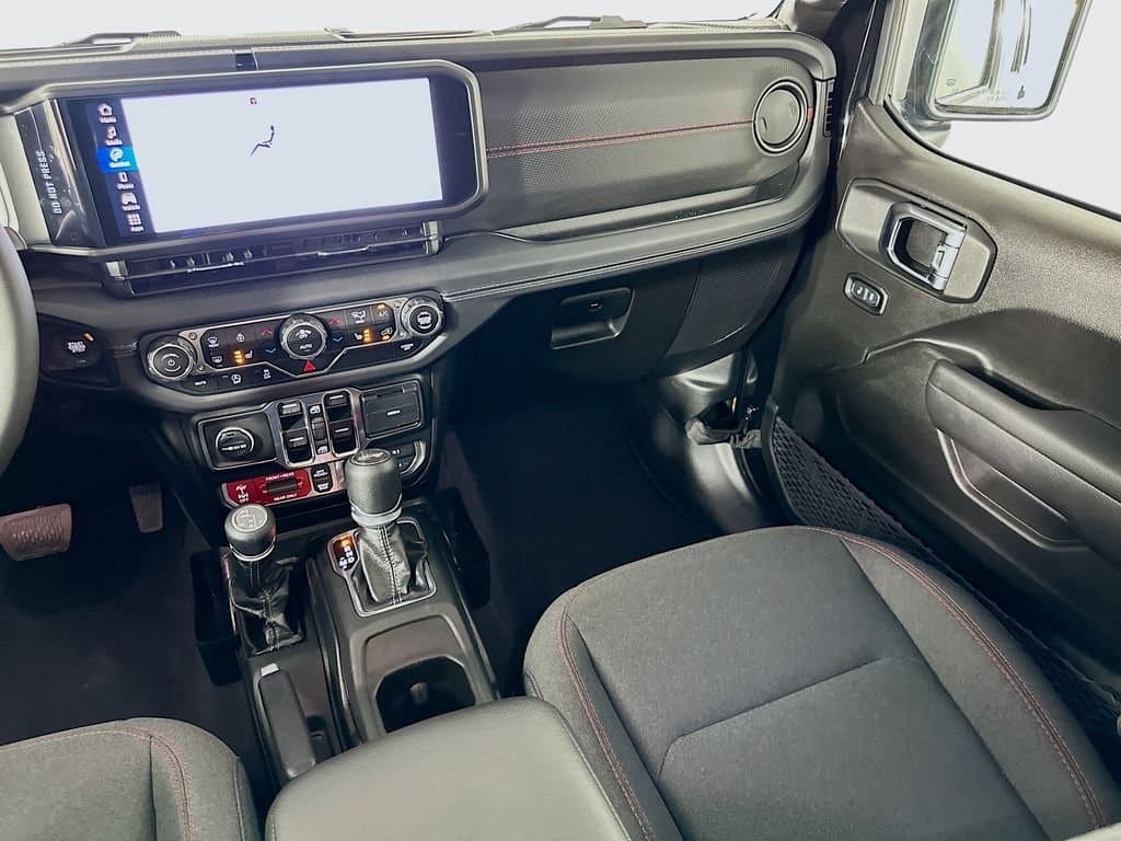 2025 Jeep Wrangler - Image 22