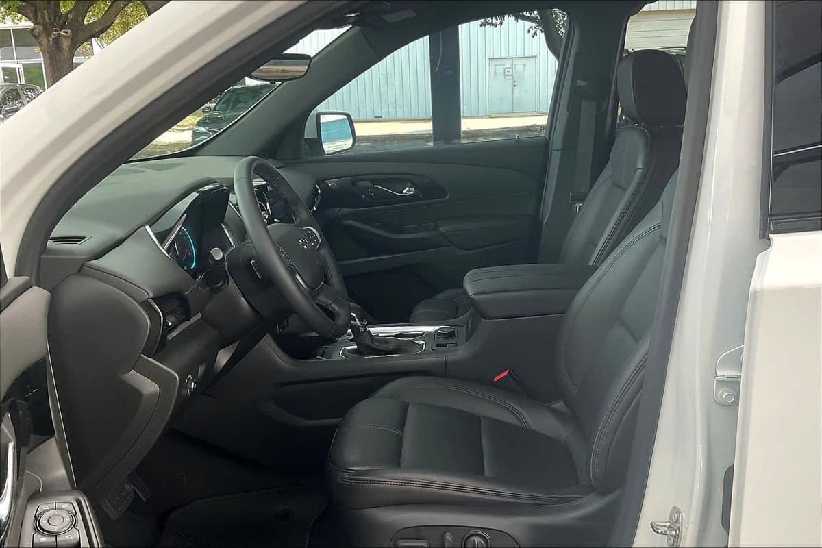 2023 Chevrolet Traverse - Image 8