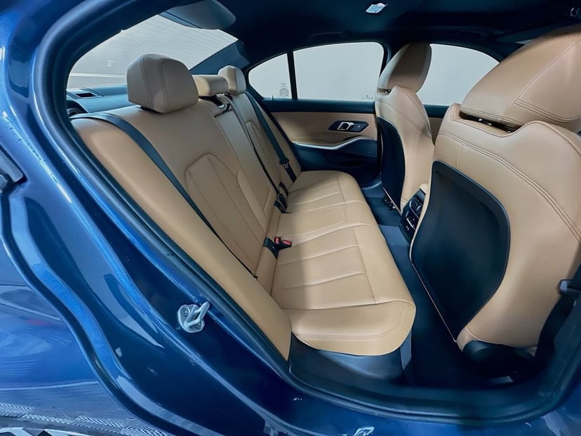 2025 BMW 3 Series - Image 28