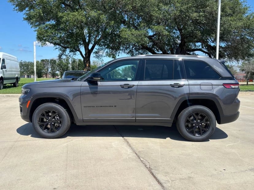 2024 Jeep Grand Cherokee - Image 1