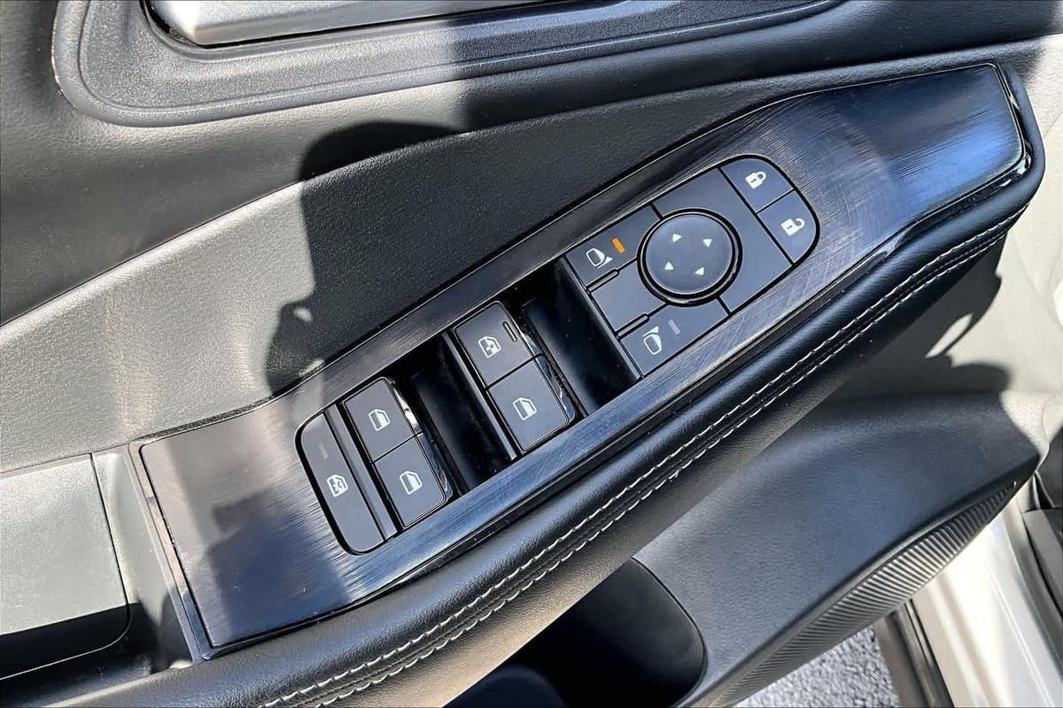 2025 Nissan Rogue - Image 35