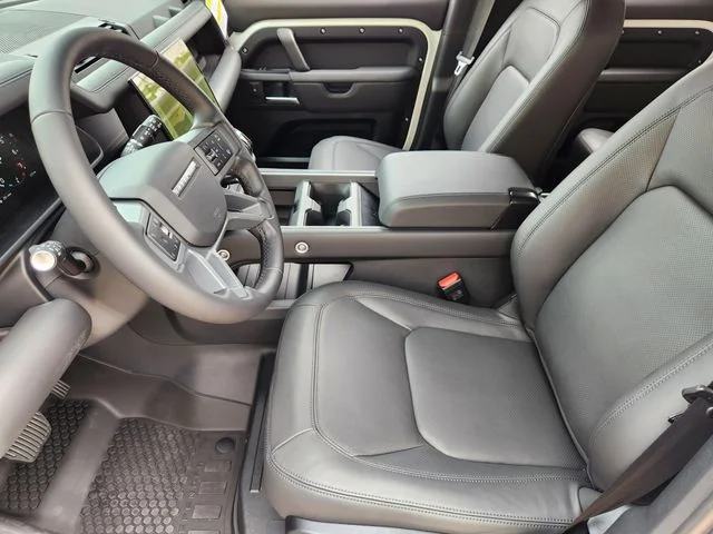 2026 Land Rover Defender 110 - Image 9