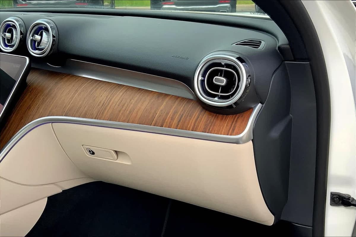 2023 Mercedes-Benz C 300 - Image 17