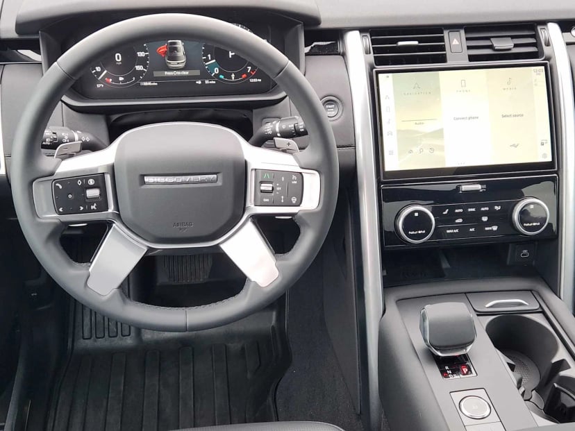 2025 Land Rover Discovery - Image 26