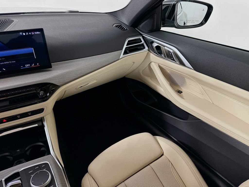 2025 BMW 4 Series - Image 24