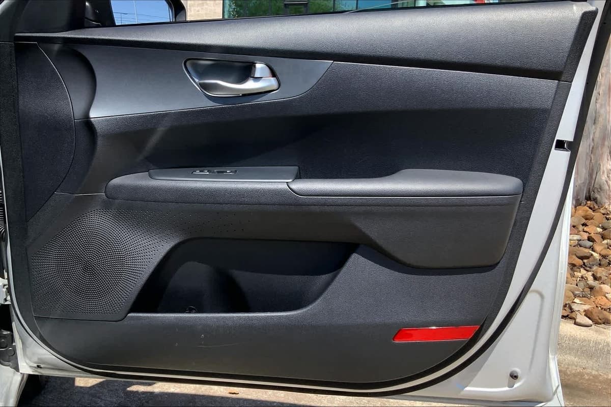 2020 Kia Forte - Image 22