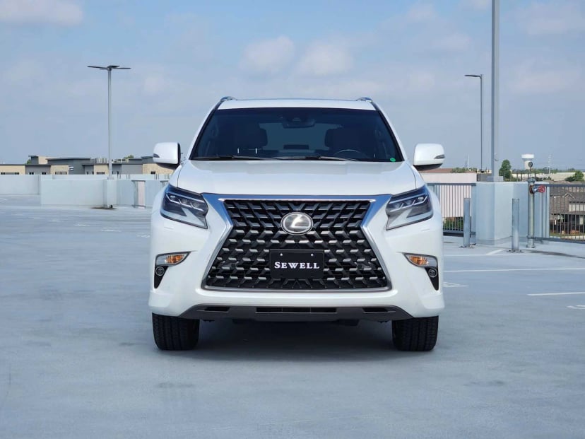 2023 Lexus GX 460 - Image 2