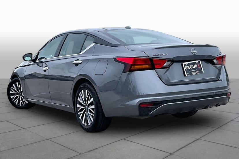2025 Nissan Altima - Image 12