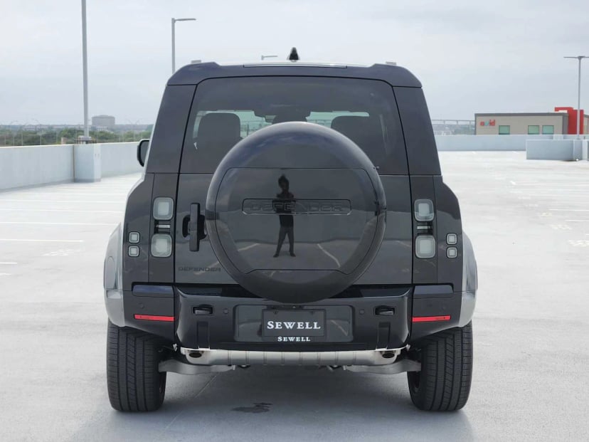 2026 LAND ROVER Defender 110 - Image 6