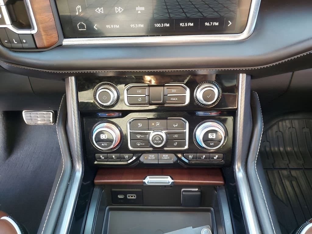 2023 GMC Yukon - Image 40