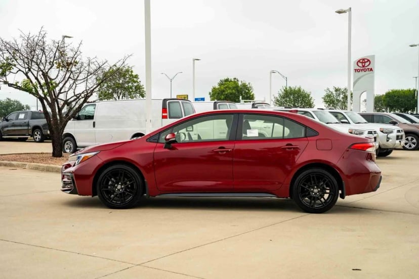 2025 Toyota Corolla Hybrid - Image 2
