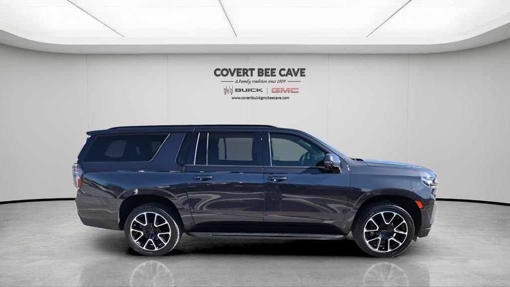 2022 Chevrolet Suburban - Image 11