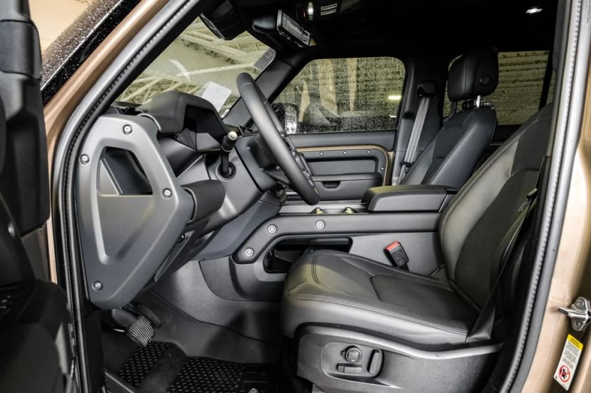 2026 Land Rover Defender 110 - Image 2
