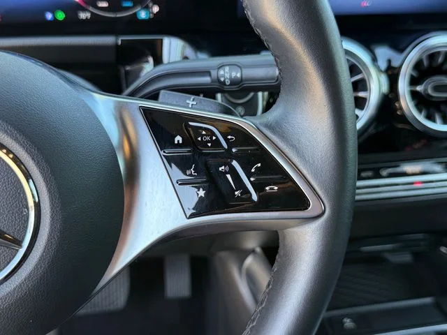 2025 Mercedes-Benz GLA - Image 14