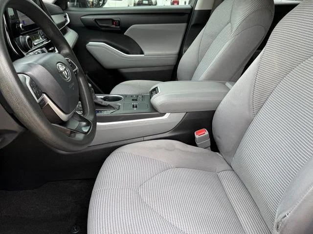 2023 Toyota Highlander - Image 38