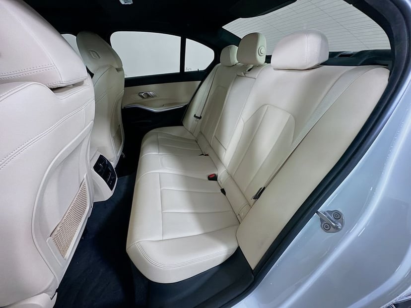 2020 BMW 3 Series - Image 24
