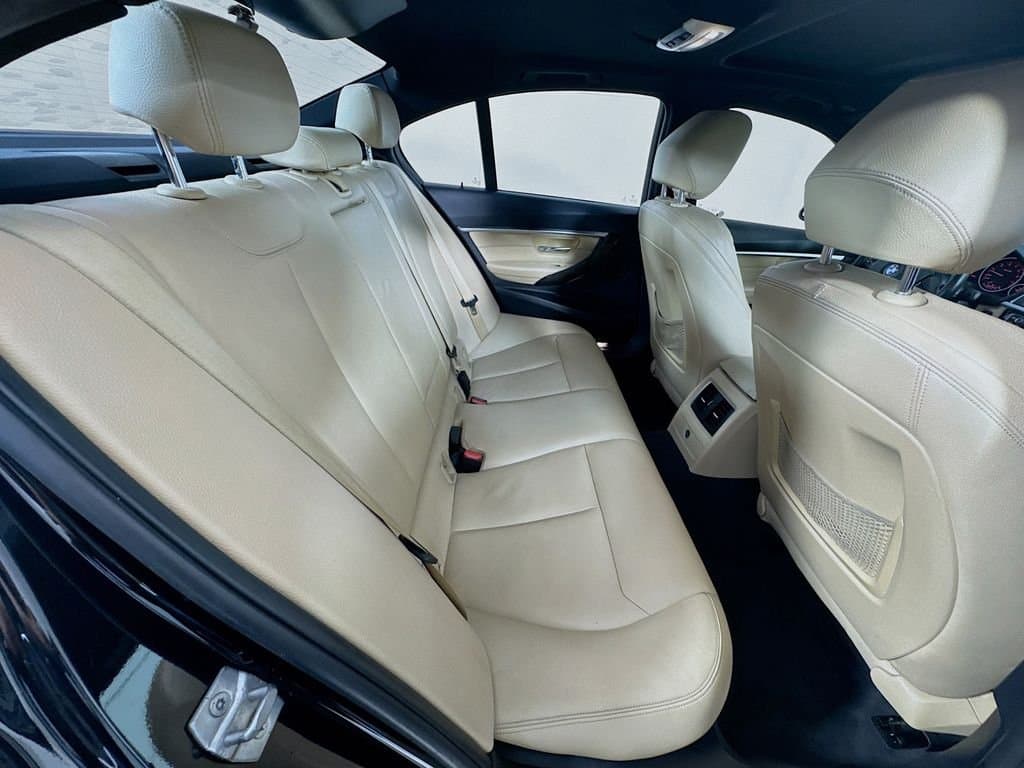 2017 BMW 3 - Image 34