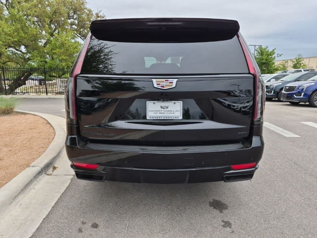 2022 Cadillac Escalade - Image 8