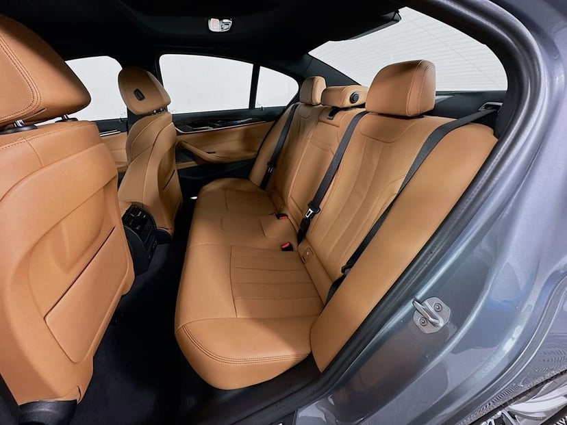 2023 BMW 5 Series - Image 25