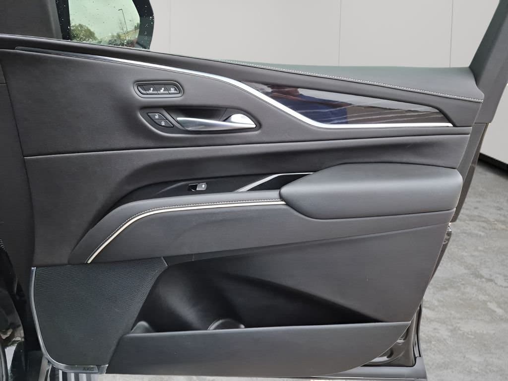 2021 Cadillac Escalade - Image 13