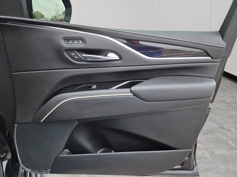 2021 Cadillac Escalade - Image 13