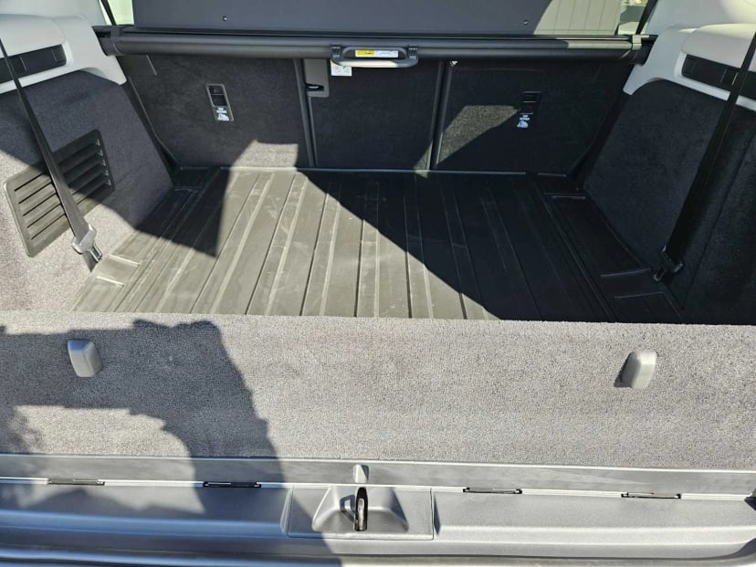 2026 LAND ROVER Discovery - Image 32