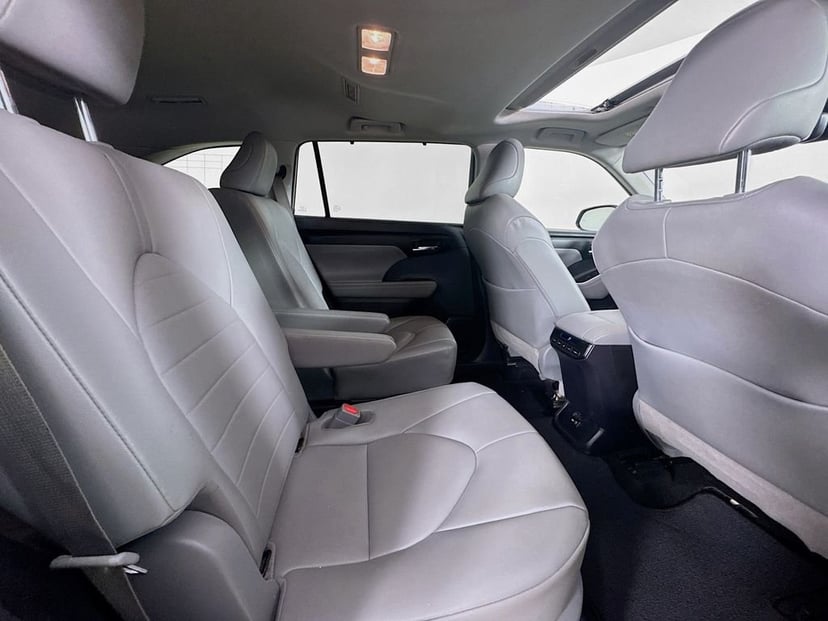 2020 Toyota Highlander - Image 35