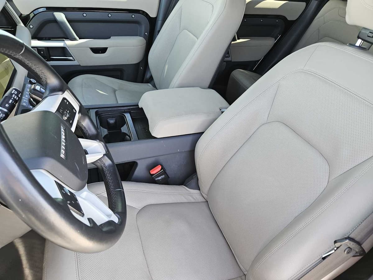 2023 Land Rover Defender - Image 11