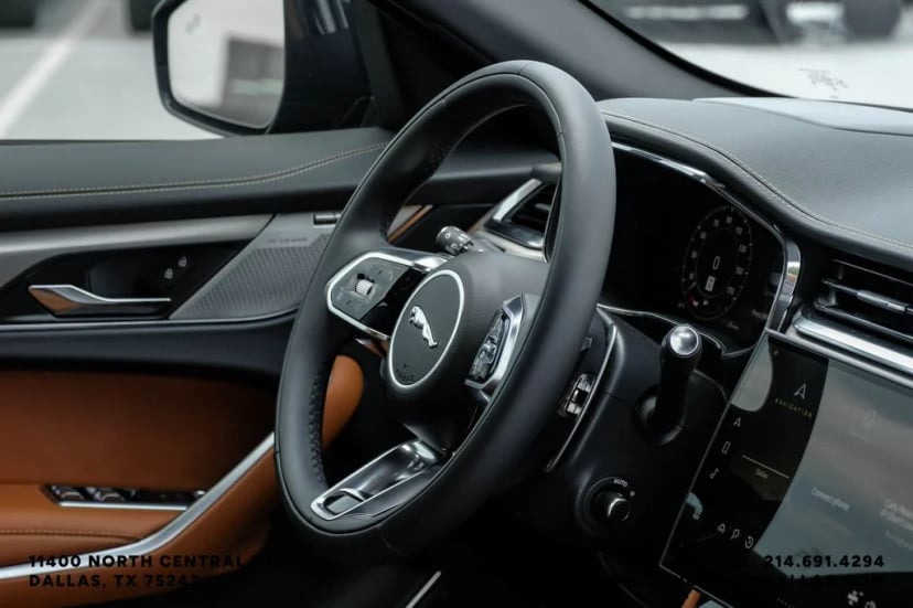 2026 Jaguar F-PACE - Image 16