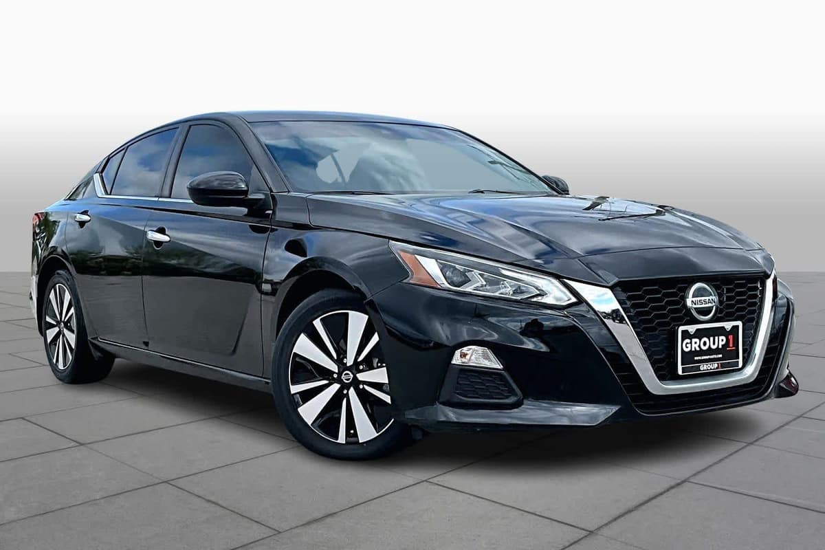 2022 Nissan Altima - Image 3