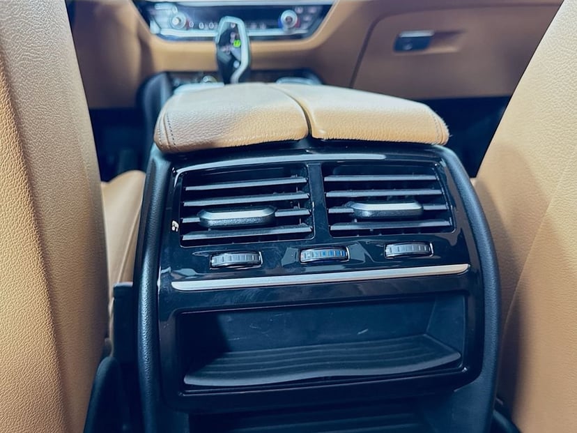 2020 BMW 5 Series - Image 33