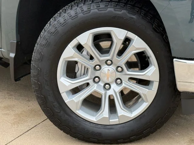 2025 Chevrolet Silverado 1500 - Image 2