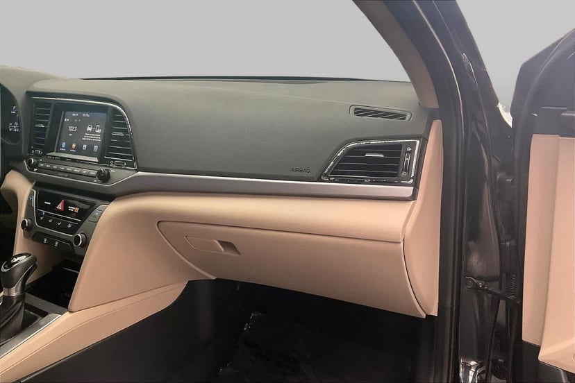 2017 Hyundai Elantra - Image 19