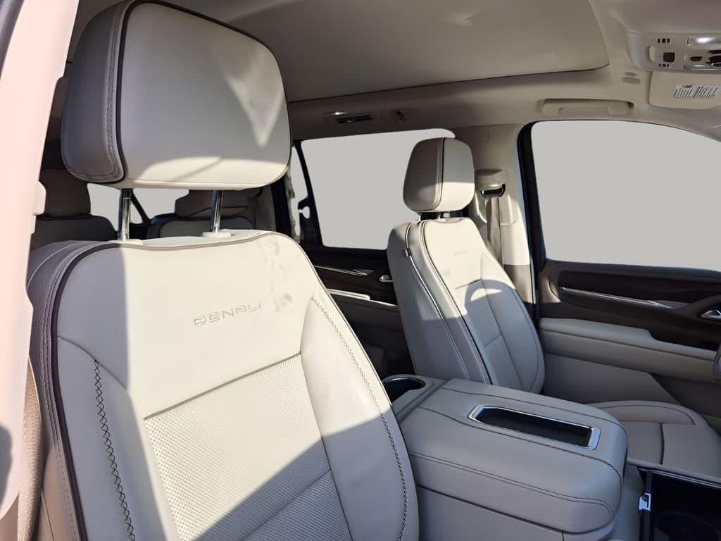 2023 GMC Yukon XL - Image 15