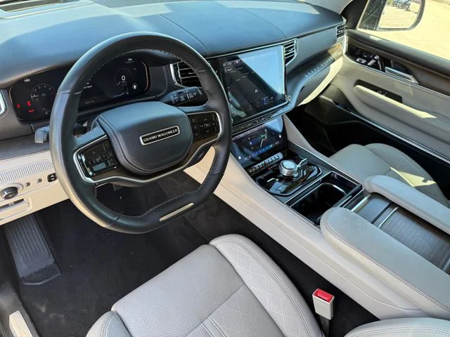 2023 Jeep Grand Wagoneer - Image 10