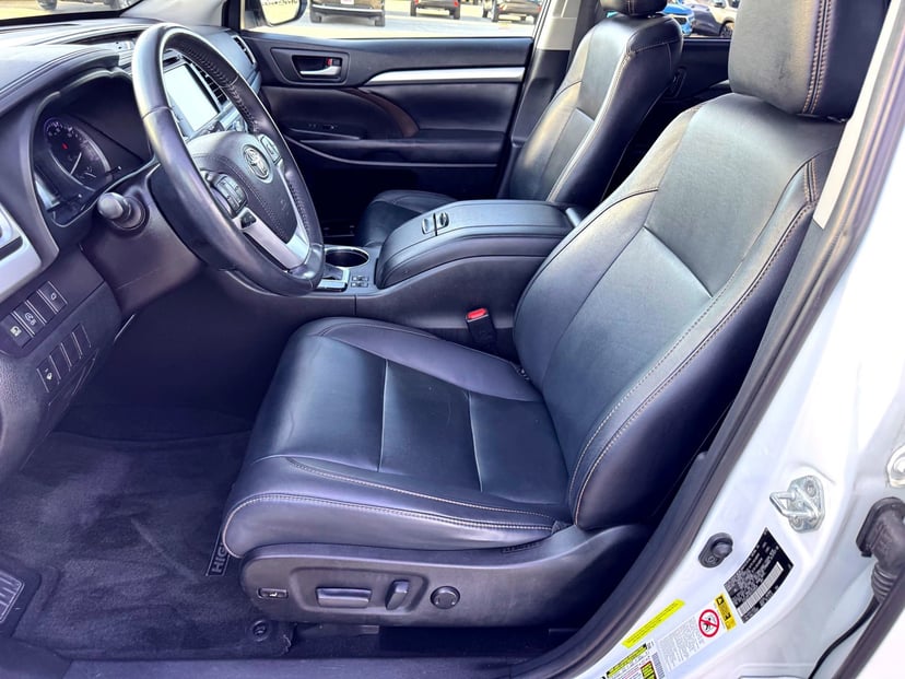 2019 Toyota Highlander - Image 12