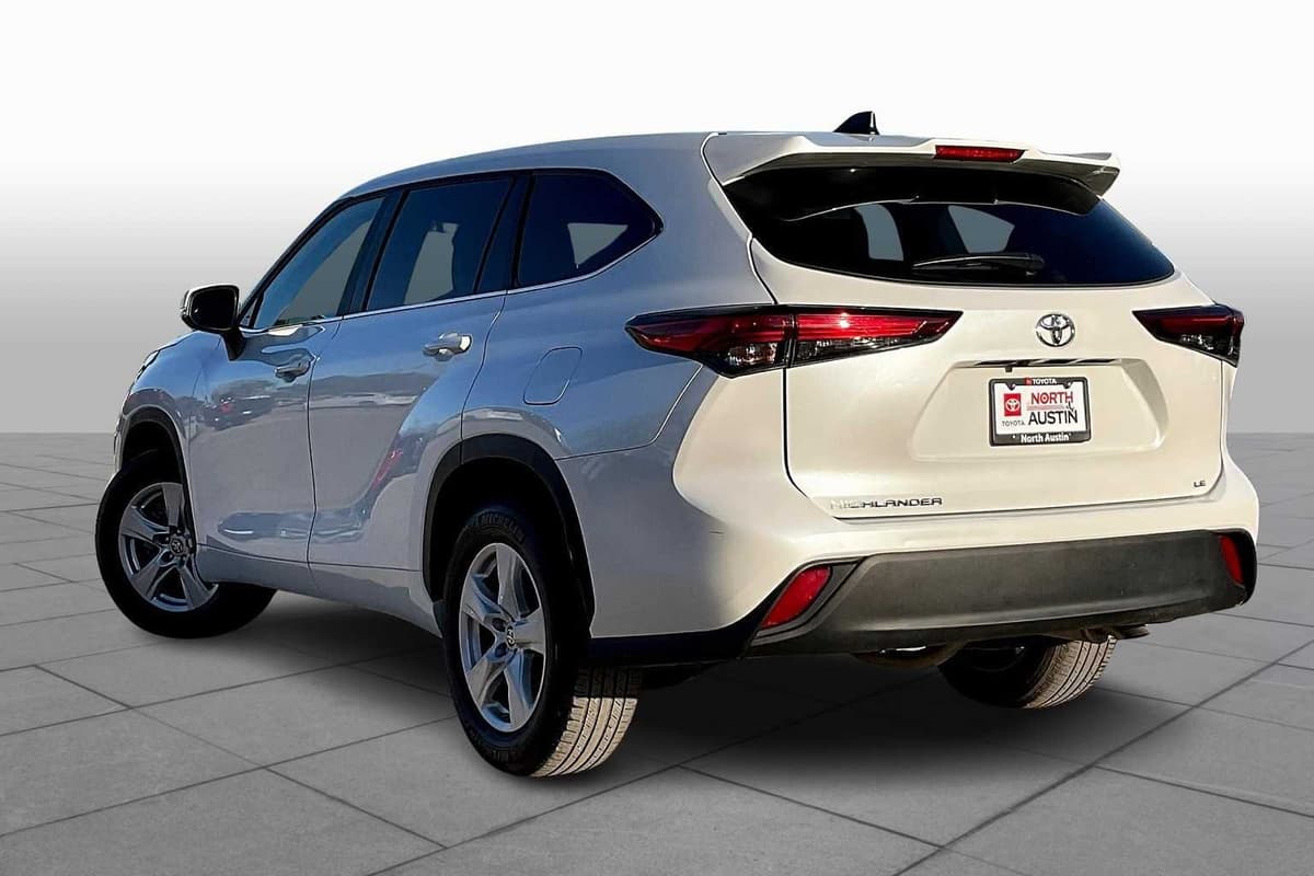 2023 Toyota Highlander - Image 11