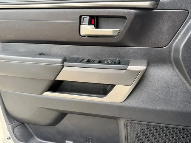 2023 Toyota Tundra - Image 16