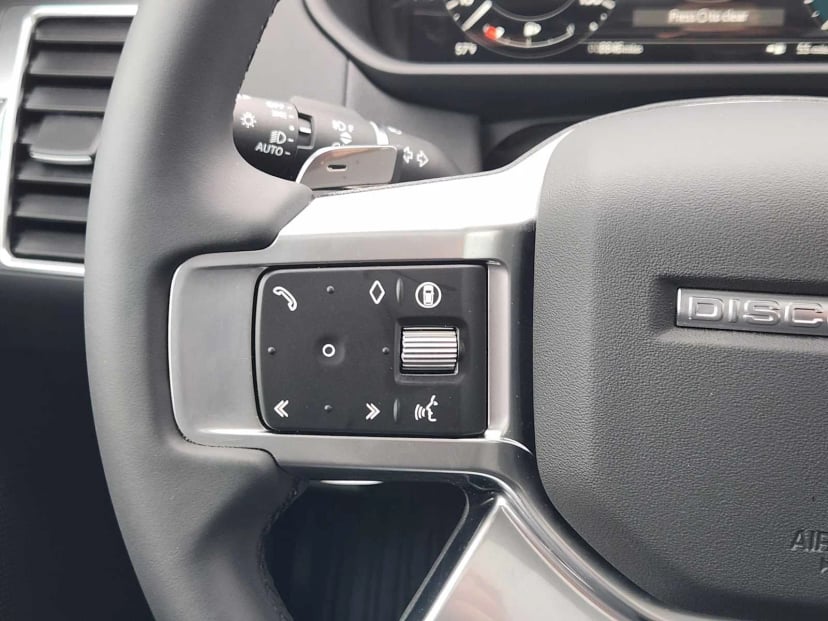 2025 Land Rover Discovery - Image 27