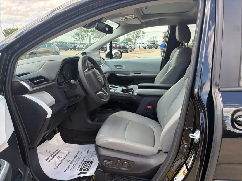 2026 Toyota Sienna - Image 14