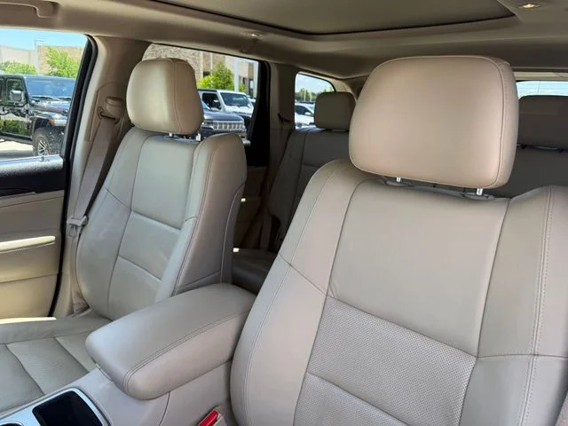 2017 Jeep Grand Cherokee - Image 11