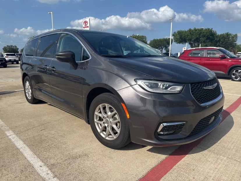 2023 Chrysler Pacifica - Image 1