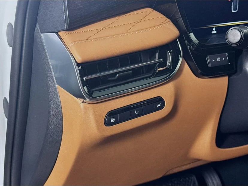 2027 INFINITI QX60 - Image 10