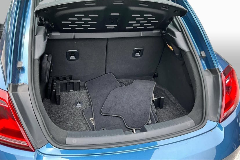 2018 Volkswagen Beetle - Image 34