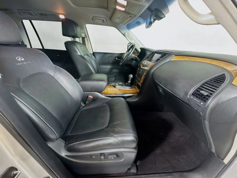 2012 INFINITI QX56 - Image 38