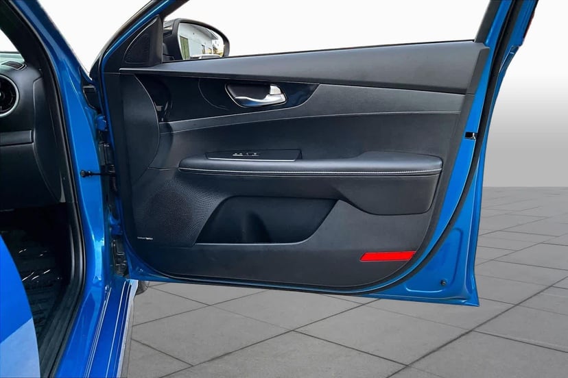 2023 Kia Forte - Image 23