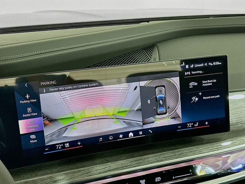 2025 BMW i7 - Image 13