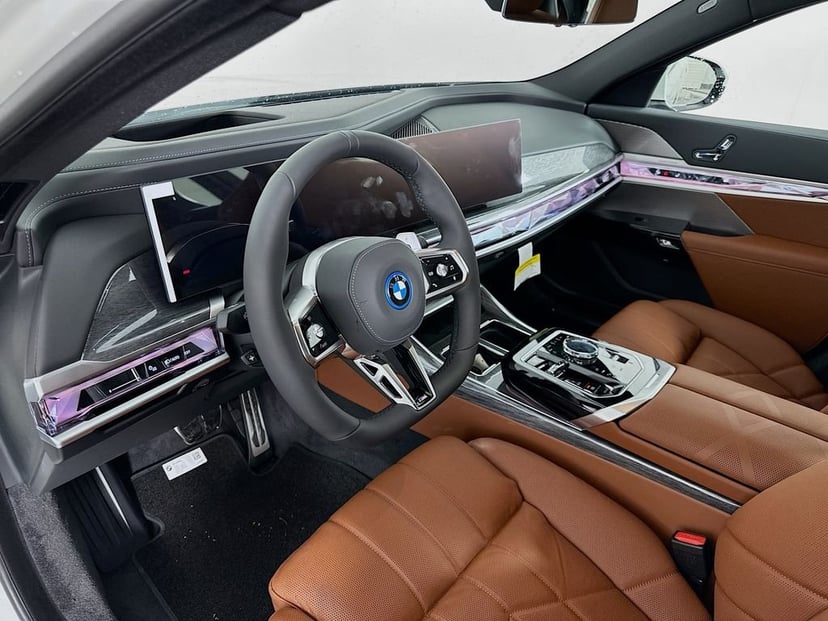 2025 BMW 7 Series - Image 8