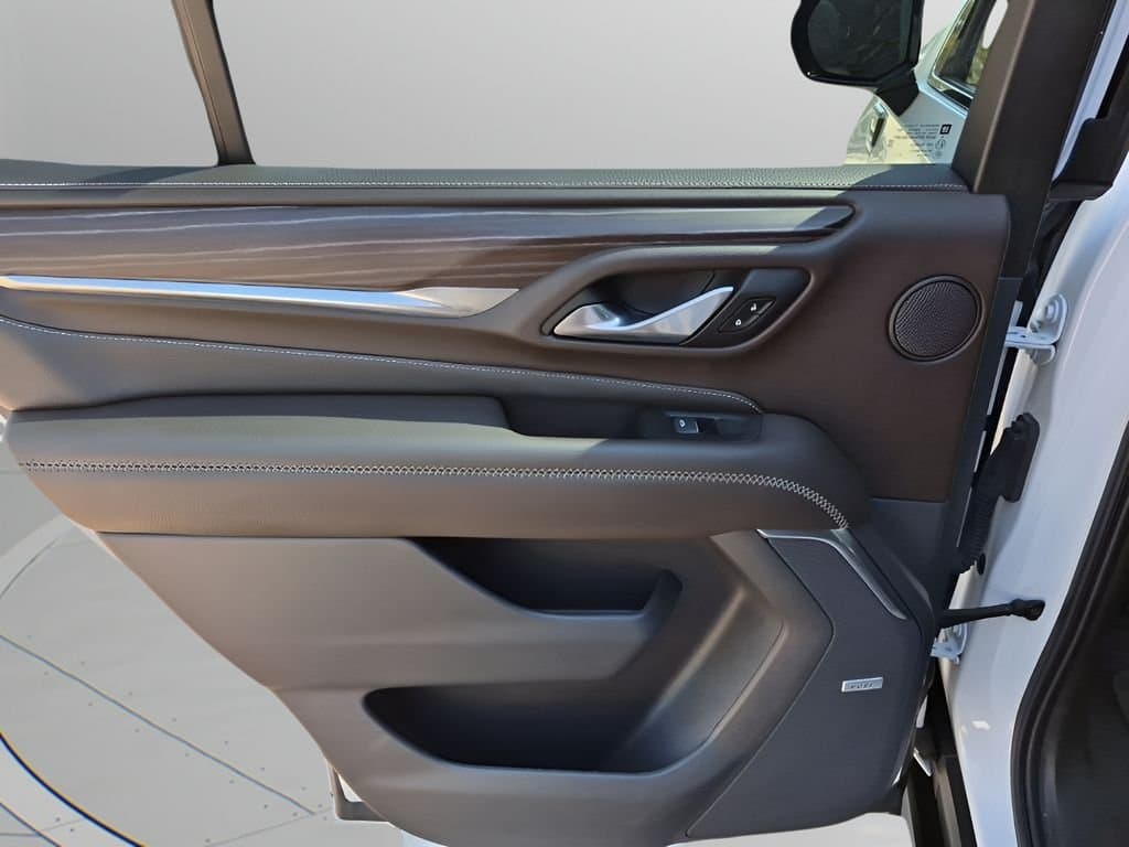 2022 GMC Yukon - Image 17