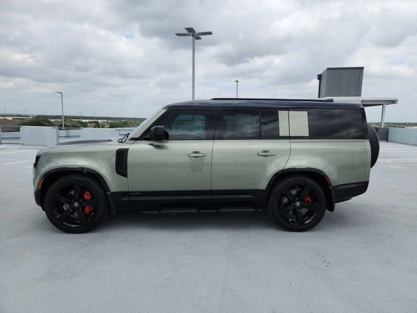 2025 Land Rover Defender - Image 4